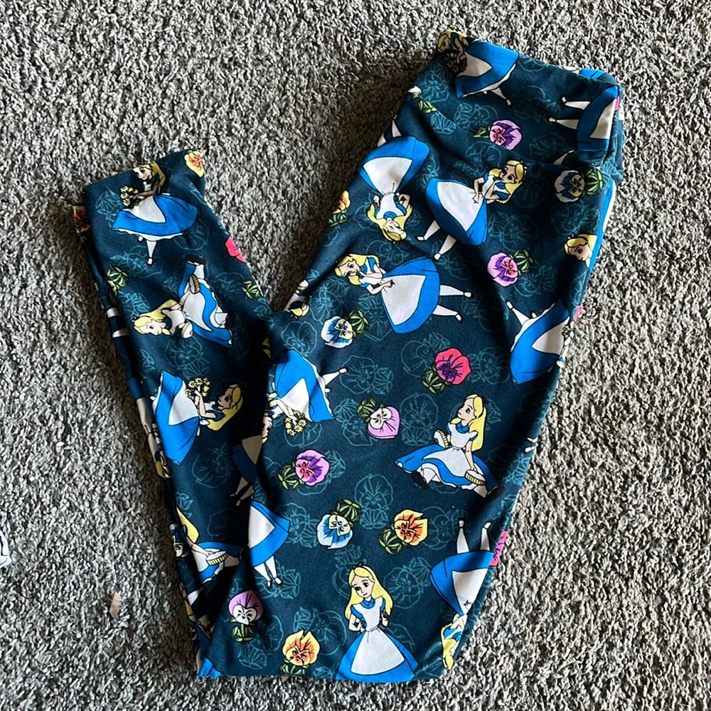 LuLaRoe Alice in wonderland leggings. Used, good condition.